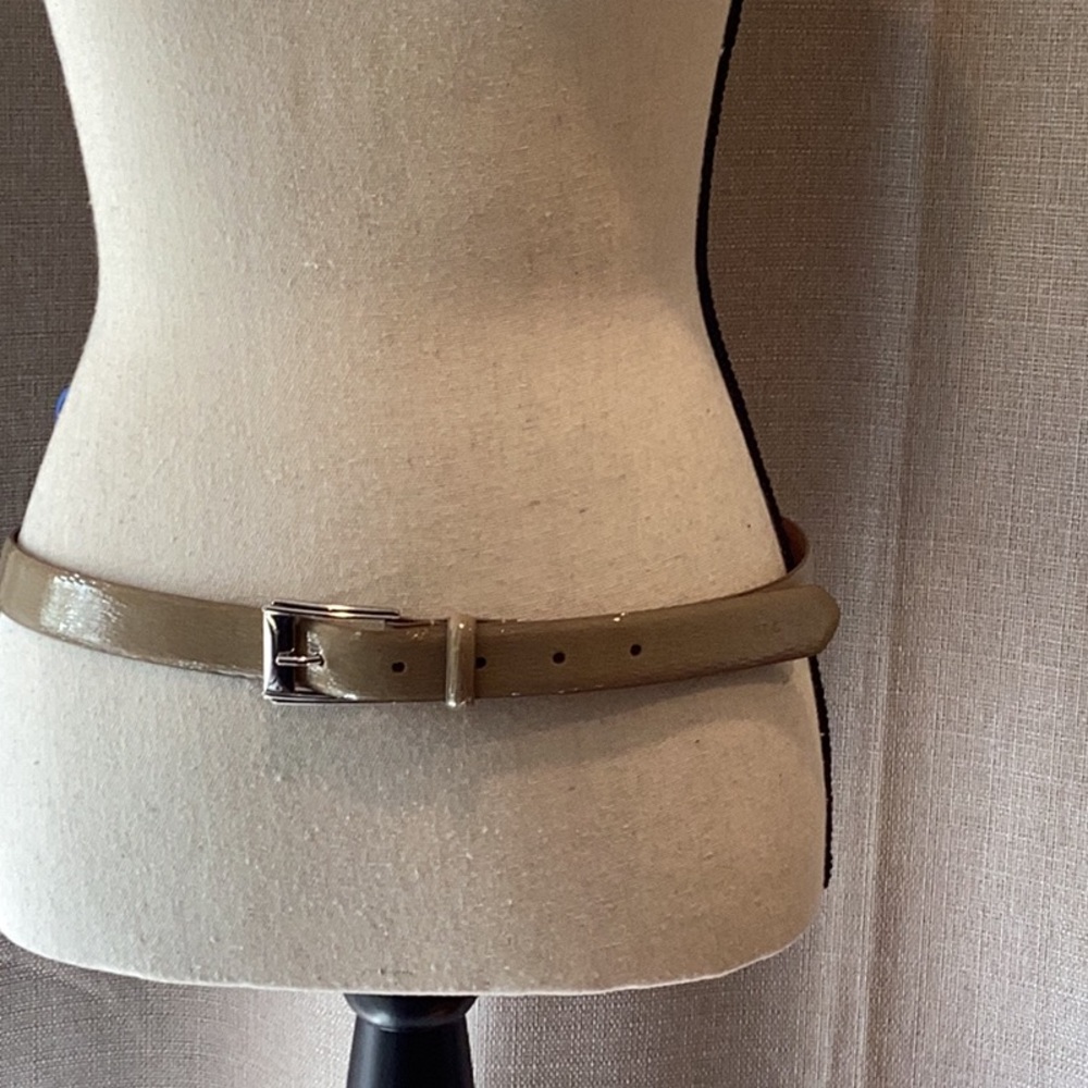 Women’s Ralph Lauren Tan/Nude patent Leather Belt, size Large.